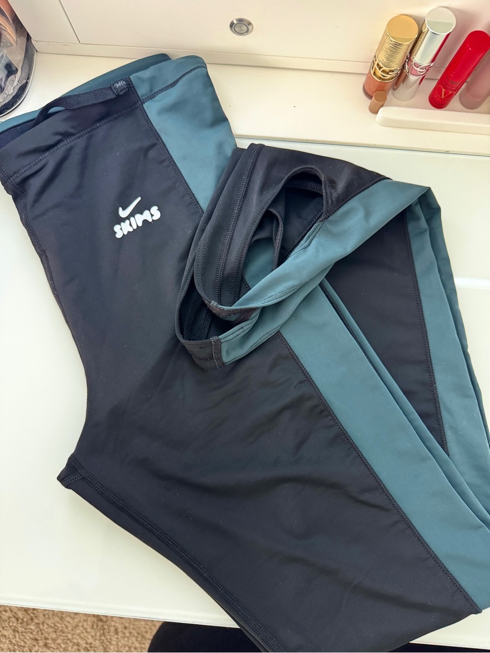 NIKE SKIMS SHINE Drawcord Stirrup 26" Legging